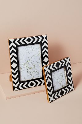 Black & White Zig Zag Frame