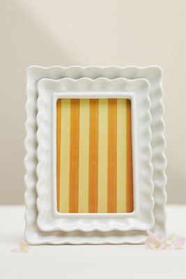 Maeve Scalloped Stoneware Picture Frame