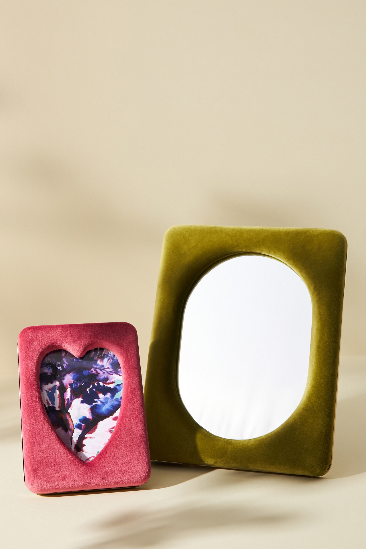 Raquel Velvet Heart Frame