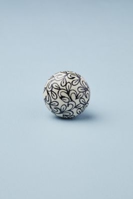 Knopf mit Blumenmuster