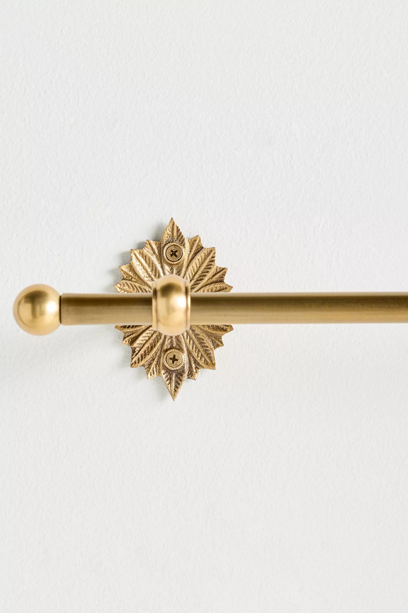 Demeter Feather Curtain Rod