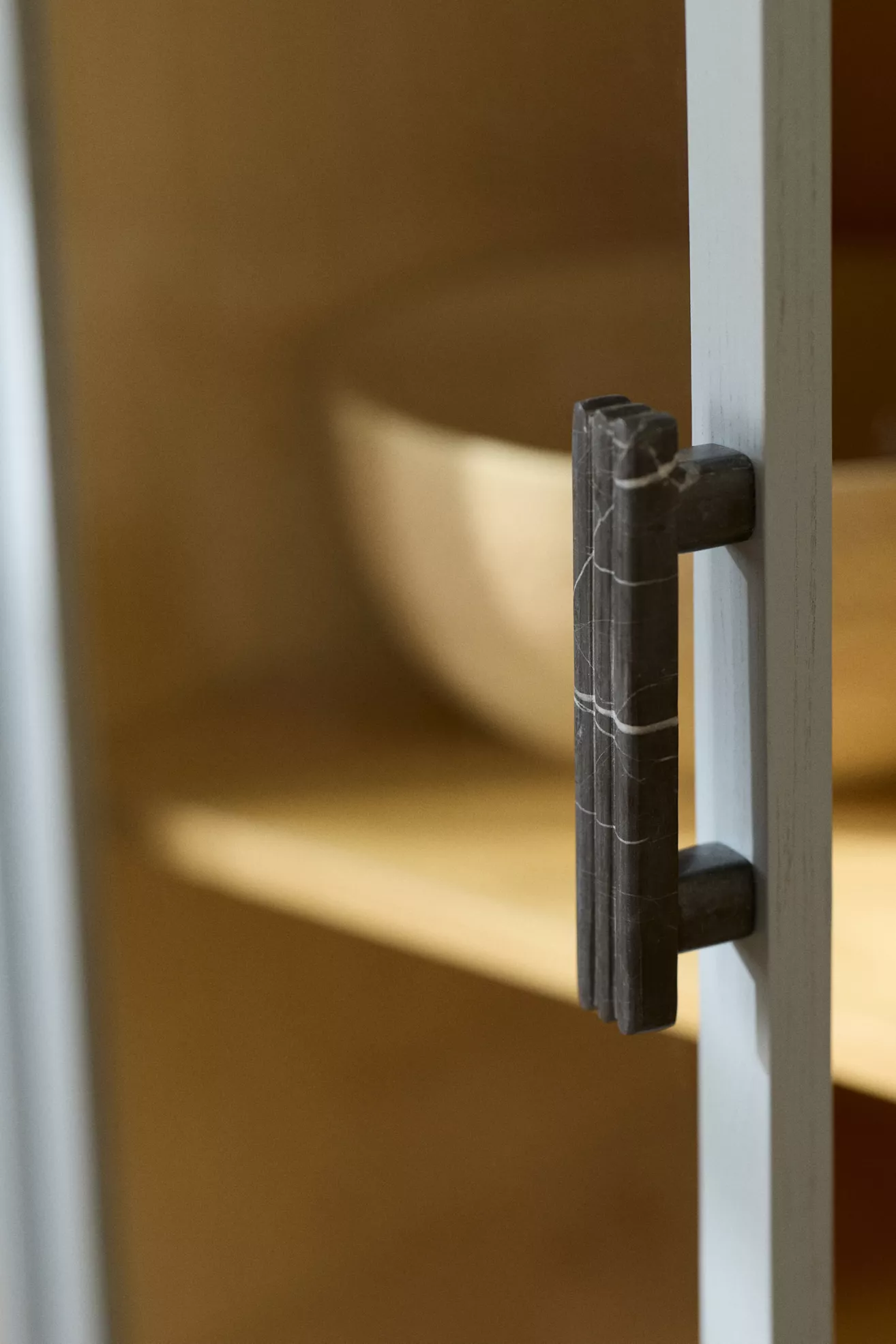 Kanta Fluted Marble Handle