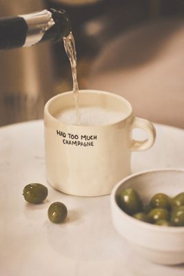 Taza Anna + Nina Too Much Champagne