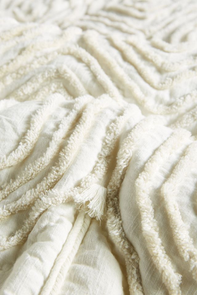 Tufted Amora Quilt #1