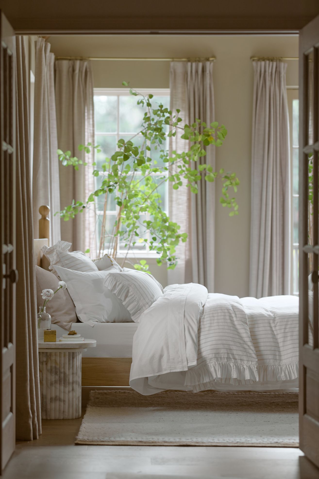 Organic Cotton Spa Sateen Ruffled Duvet Cover - Neutral Stripe, Queen