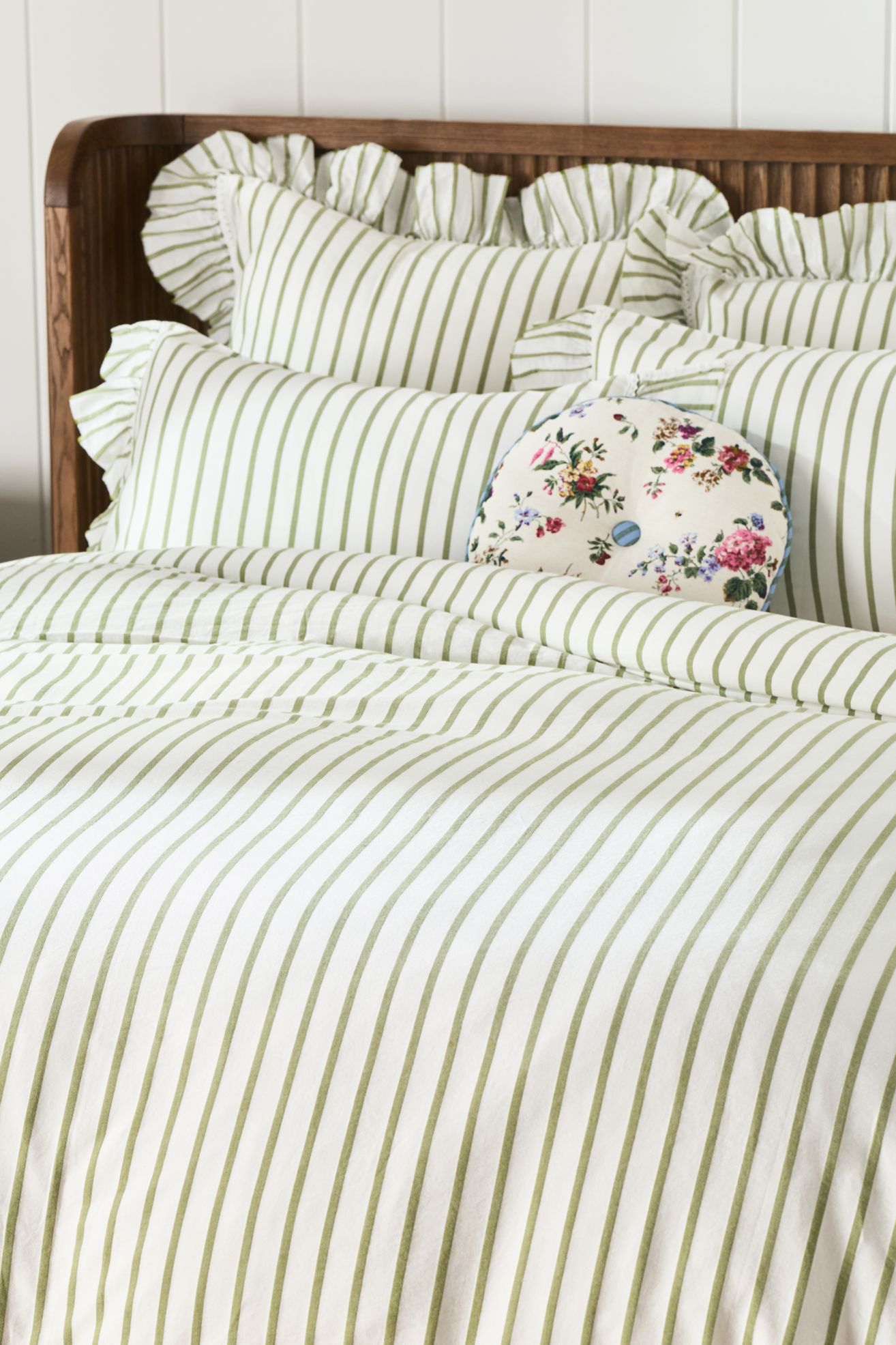 Organic Cotton Spa Sateen Ruffled Duvet Cover - Green Stripe