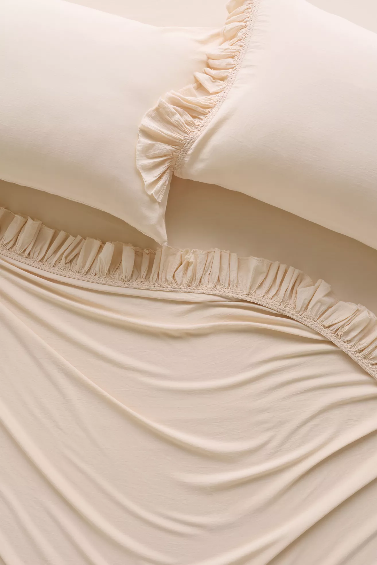 Organic Cotton Spa Sateen Ruffled Sheet Set - thumbnail 3