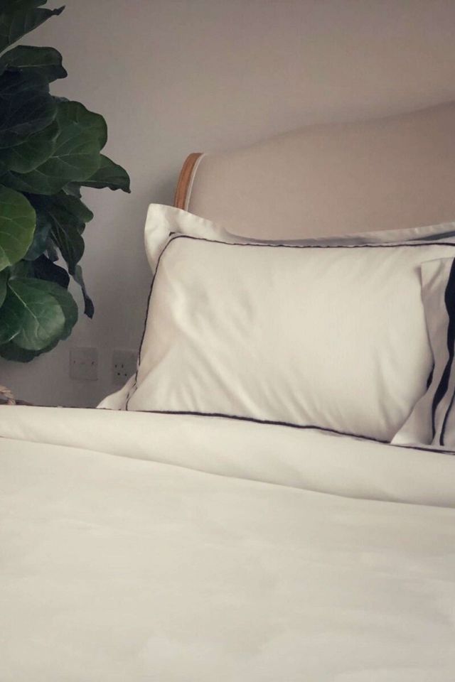 Sukun New Yorker Black & White Cotton Sateen Pillowcase, Set of 2 #1