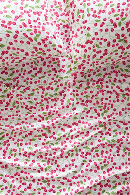 Maeve Organic Sateen Printed Fitted Sheet In Pink