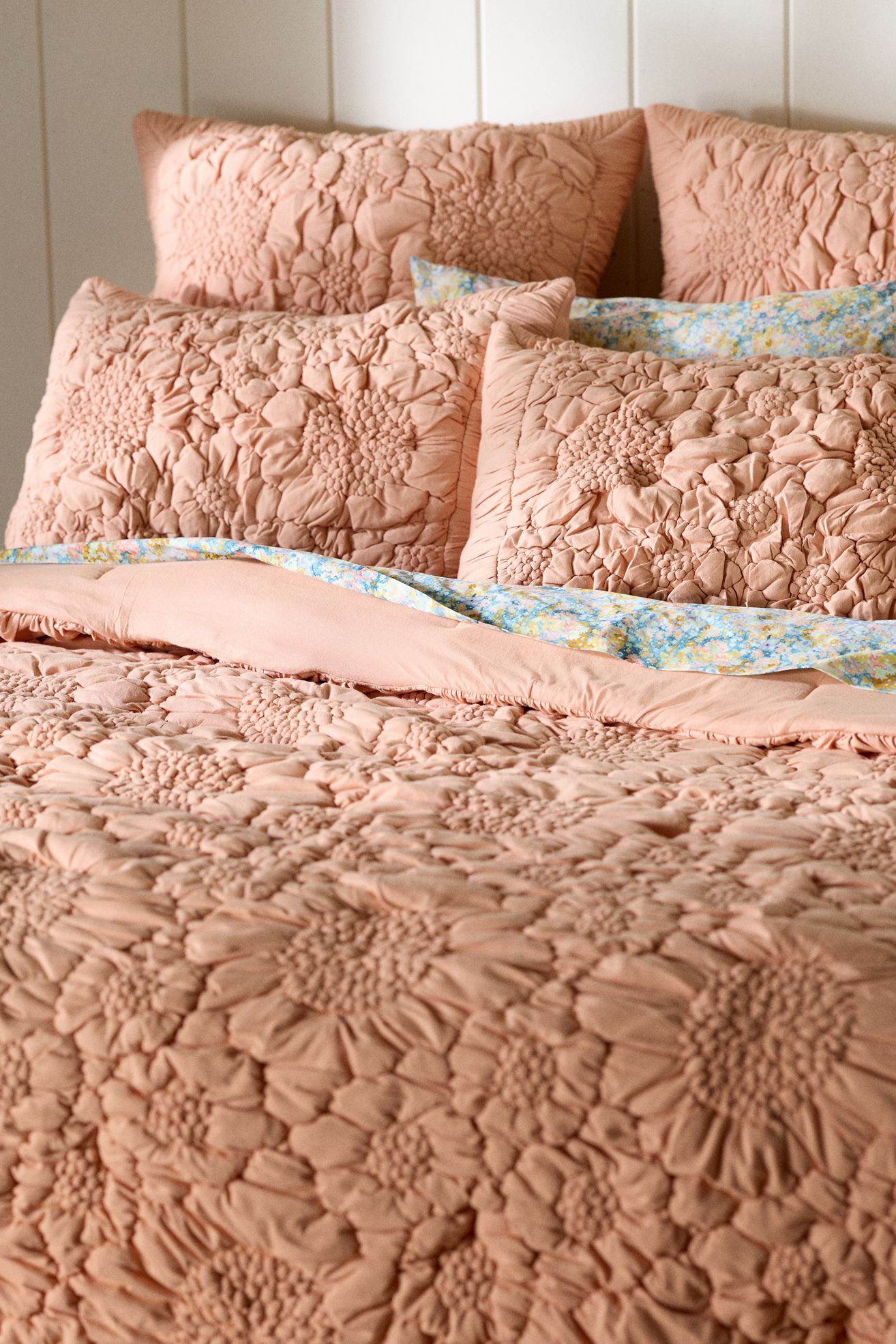 Dahlia 100% Cotton Jersey Floral Quilt - Pink Sand, Queen