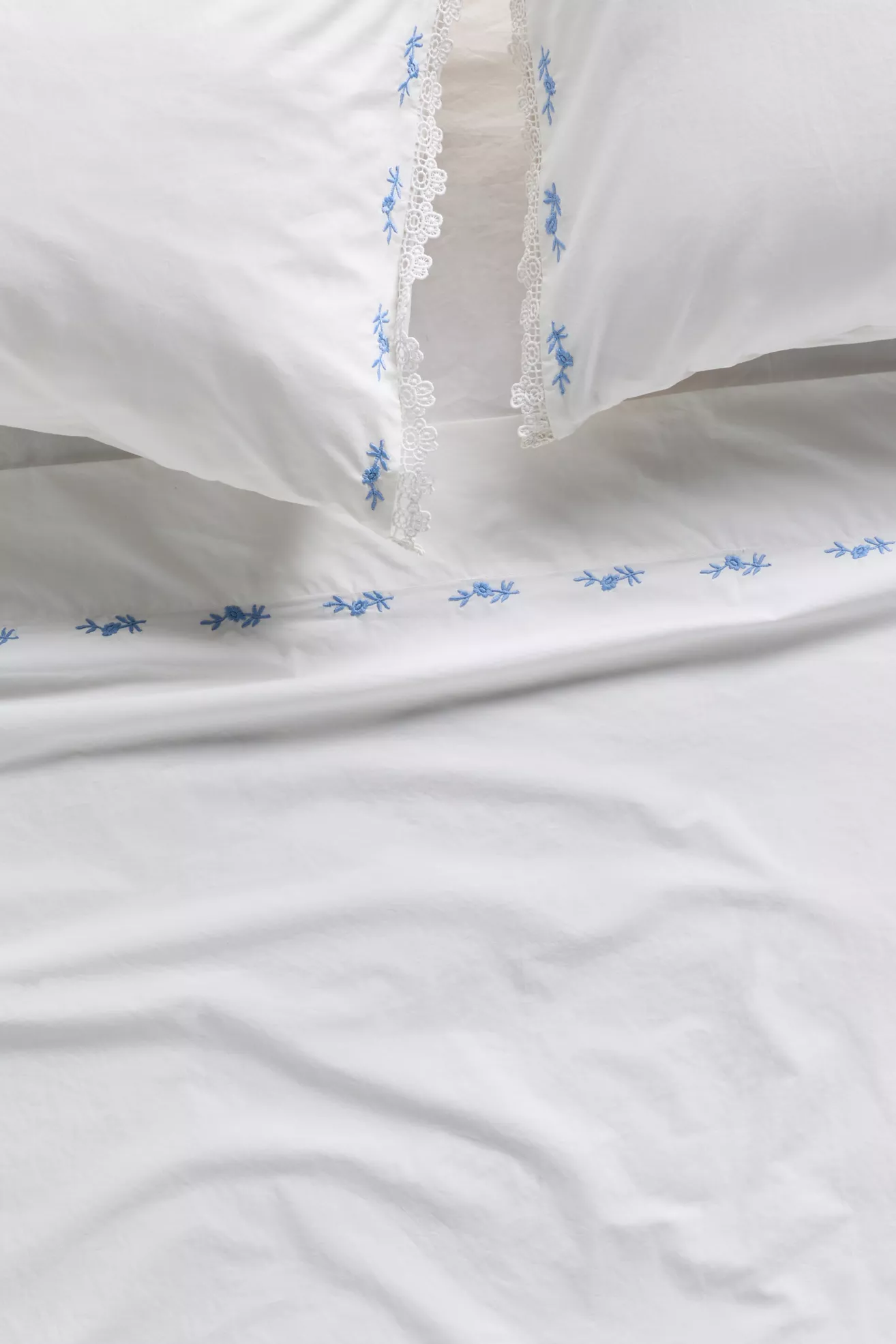 Leslie Cotton Percale Floral Embroidered Lace Sheet Set
