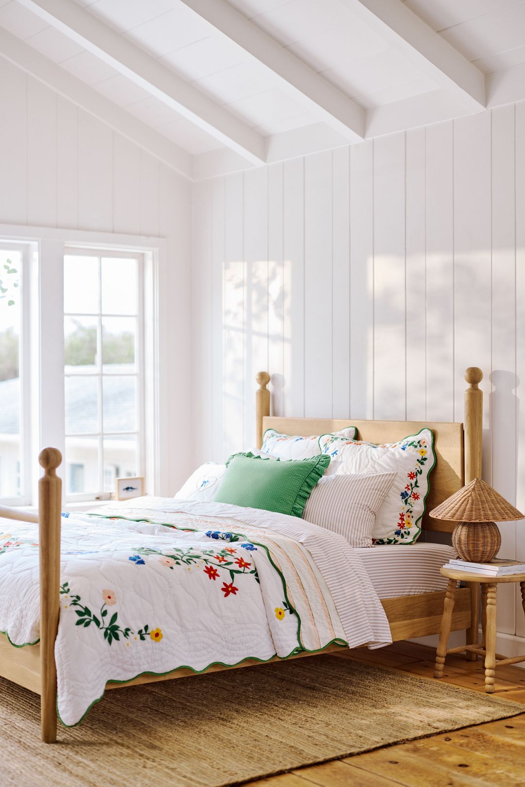 Juni Cotton Embroidered Floral Quilt - Ivory, King
