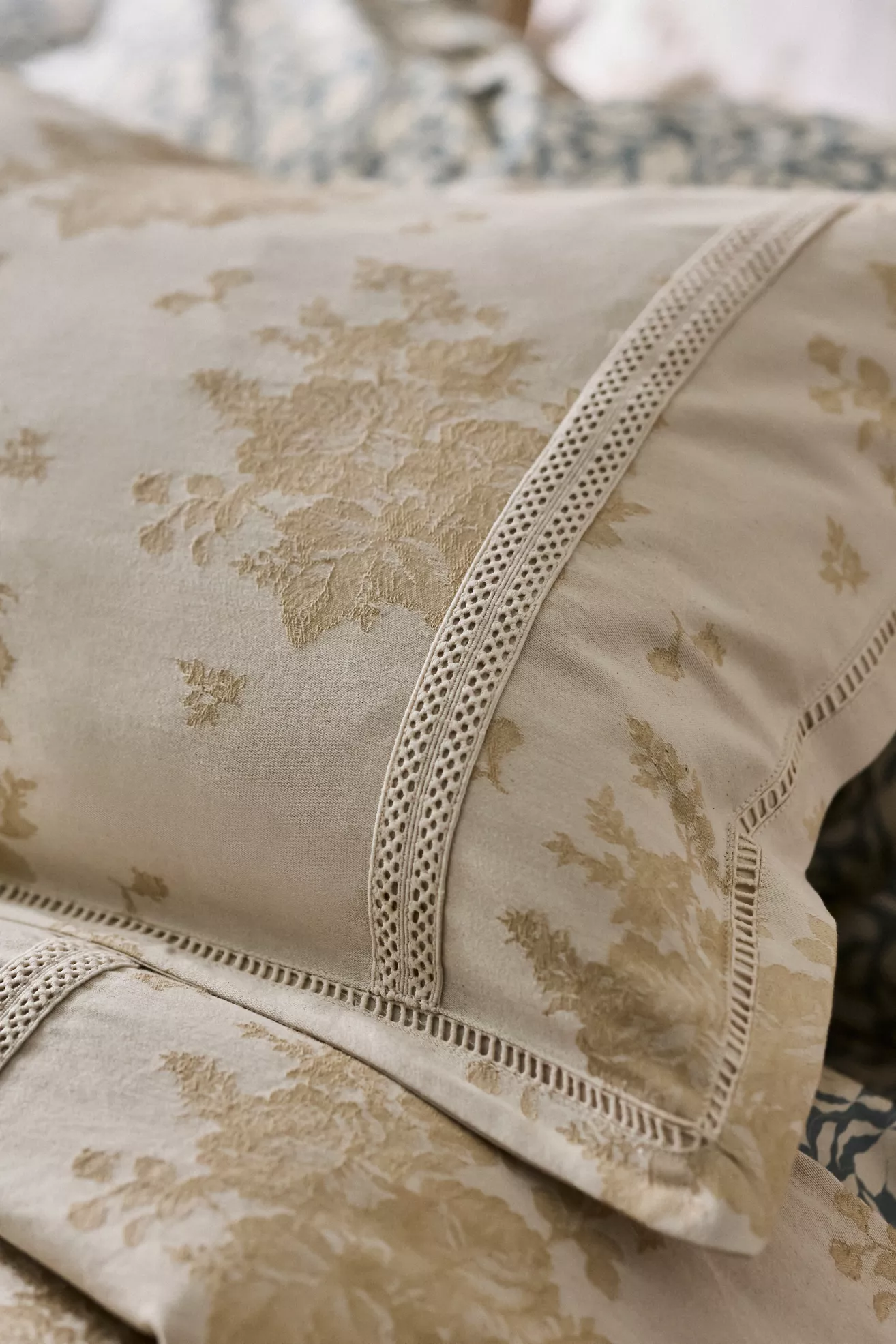 Nadia 100% Cotton Solid Floral Embellished Duvet - thumbnail 2