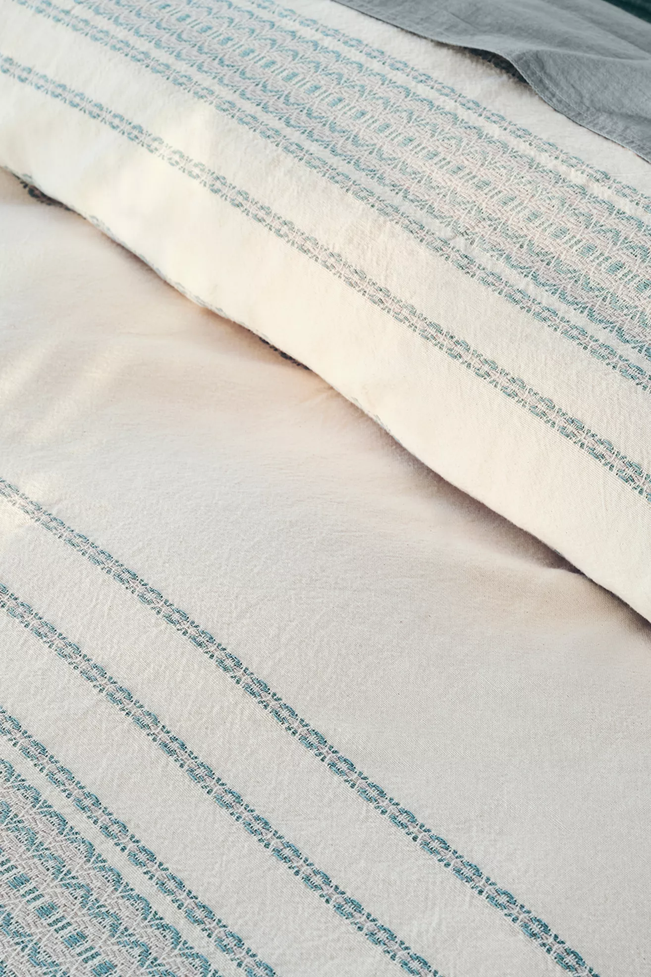 Coyuchi Rippled Stripe Organic Duvet Cover - thumbnail 3
