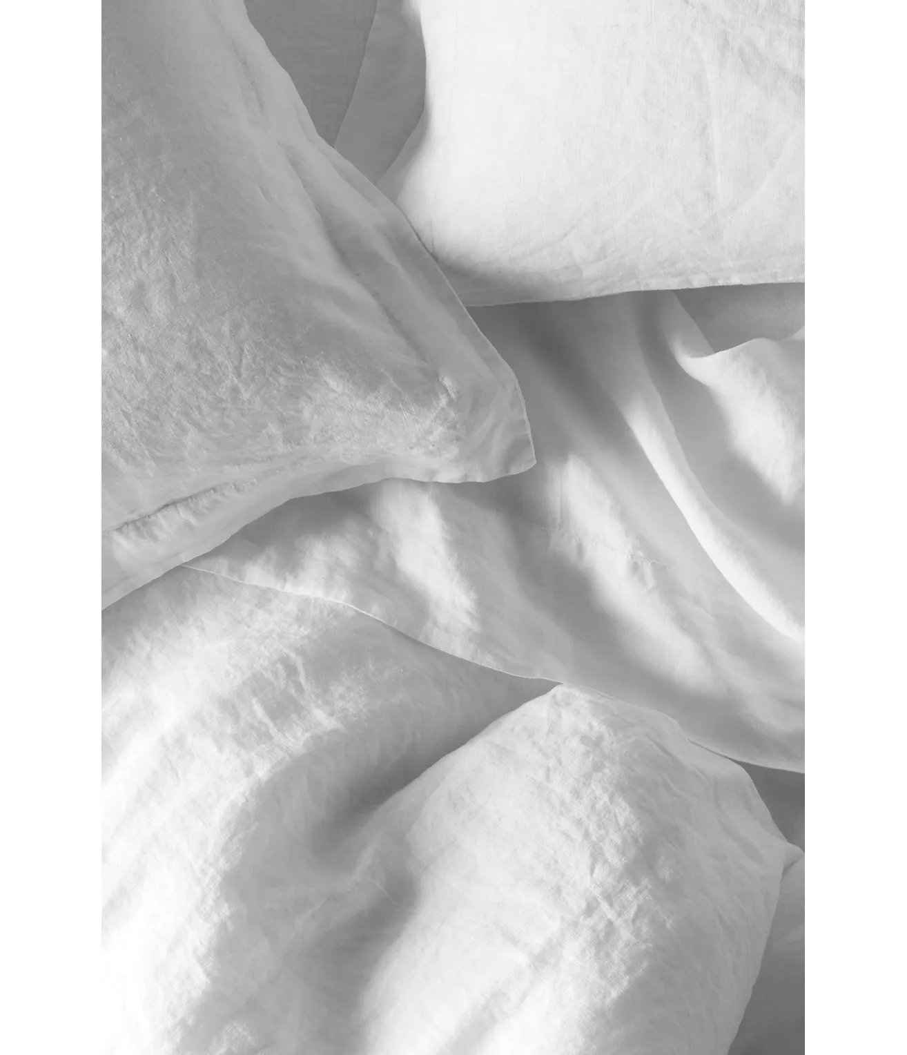 Coyuchi Organic Relaxed Linen Sheet Set - thumbnail 3