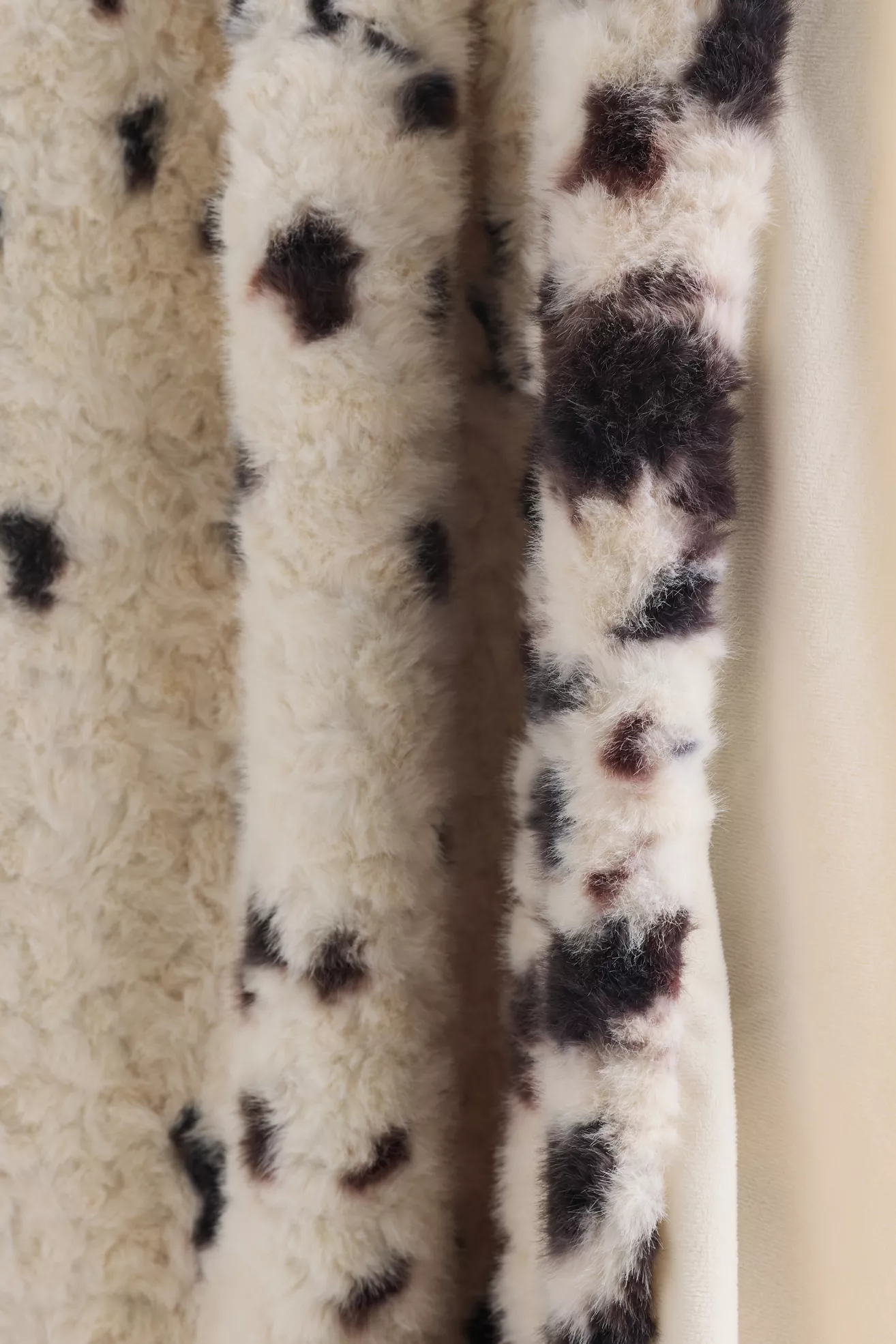 Speckle Printed Faux Fur Throw - thumbnail 3
