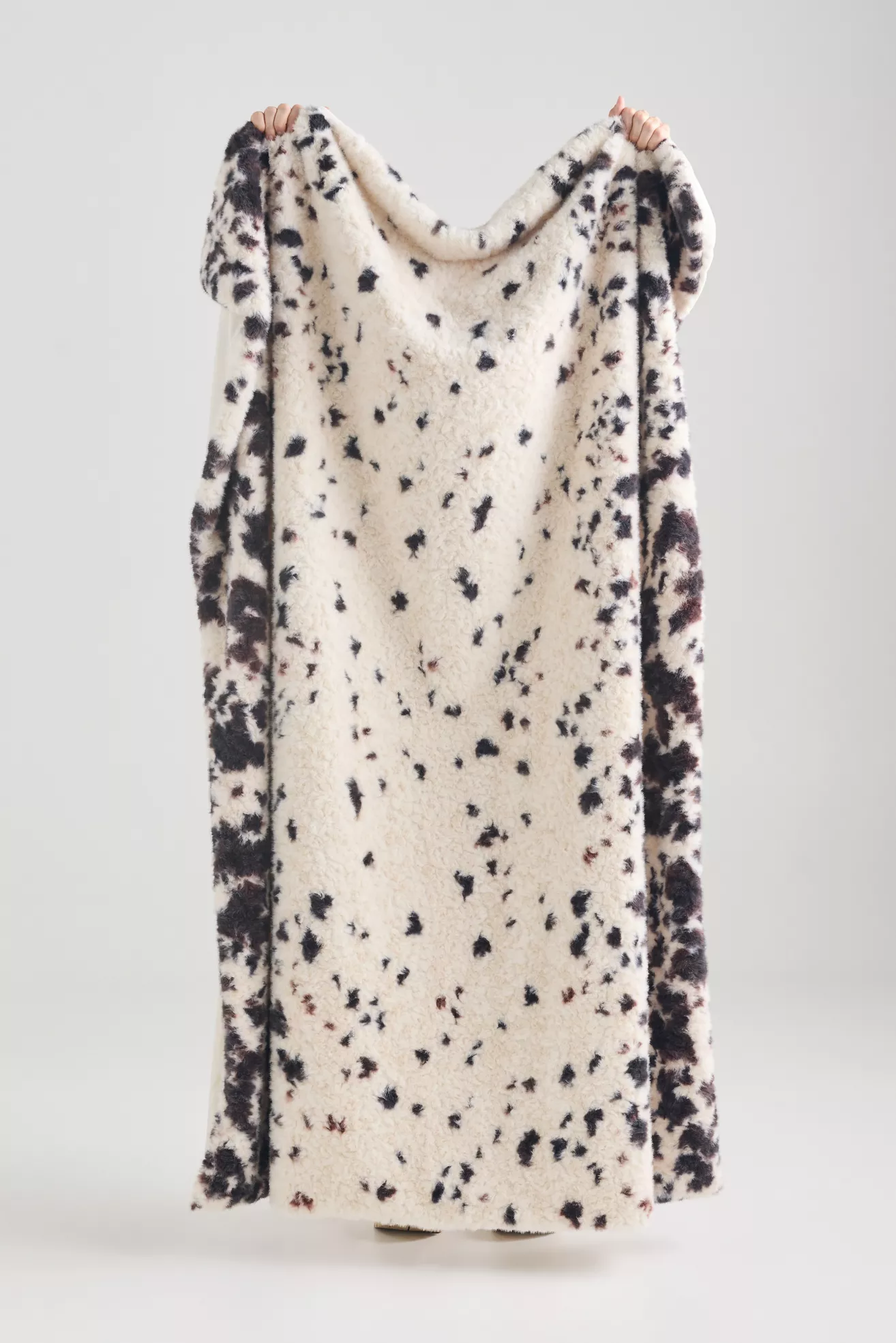 Speckle Printed Faux Fur Throw - thumbnail 2