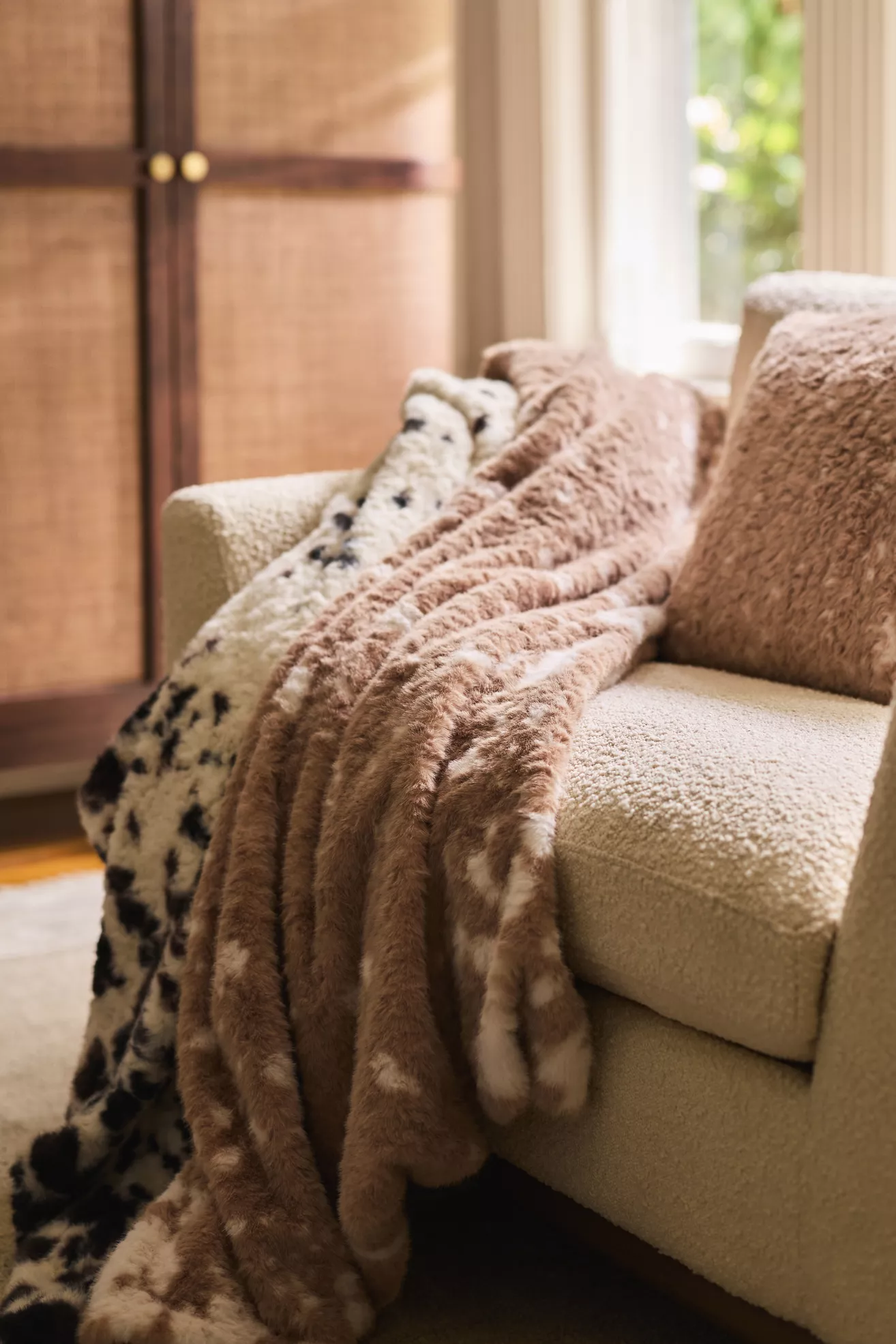 Speckle Printed Faux Fur Throw - thumbnail 8
