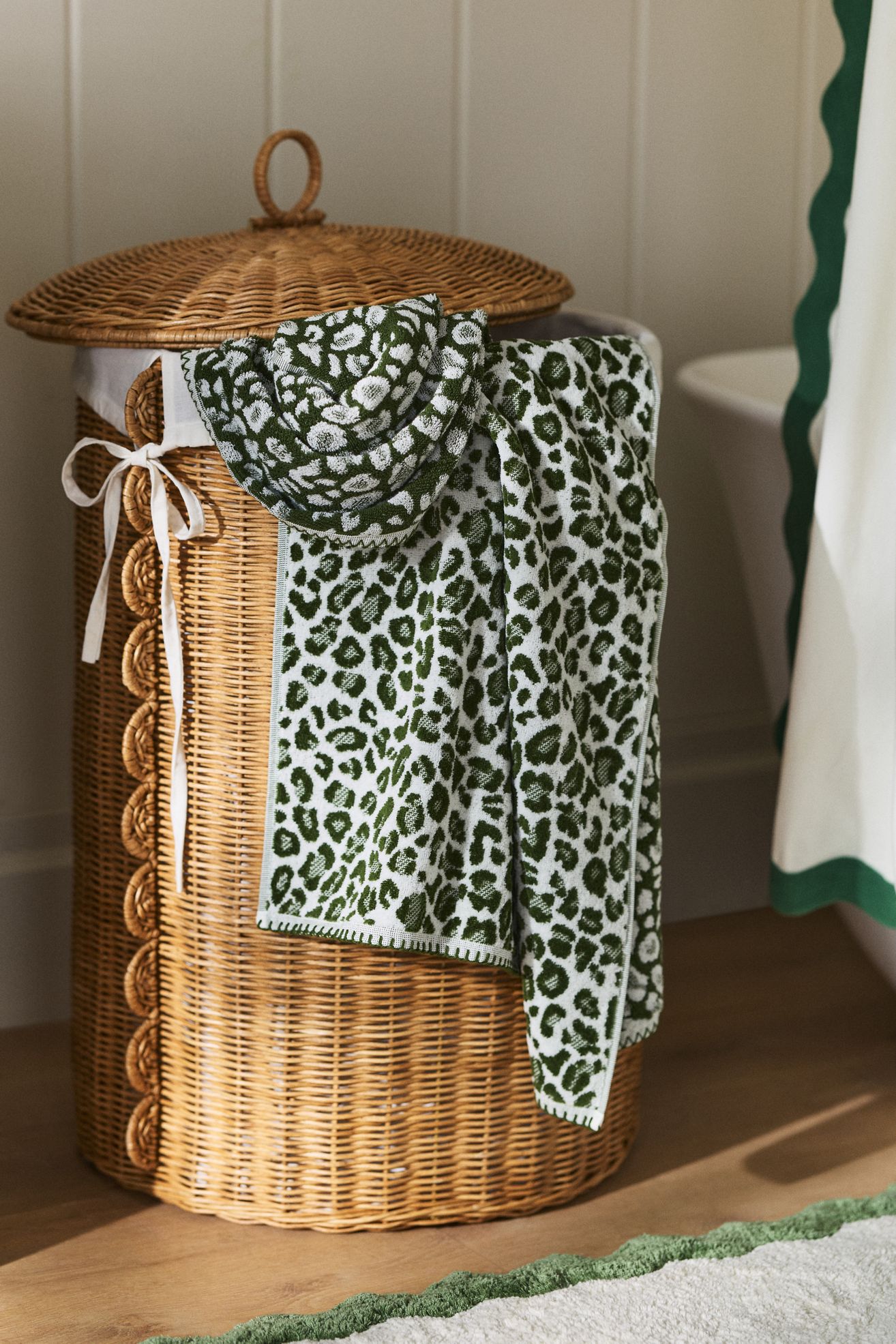 Lola Leopard Bath Towel Collection - Dark Green