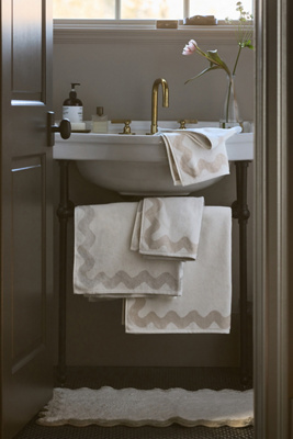 Maeve by Anthropologie Scalloped Cotton Bath Mat