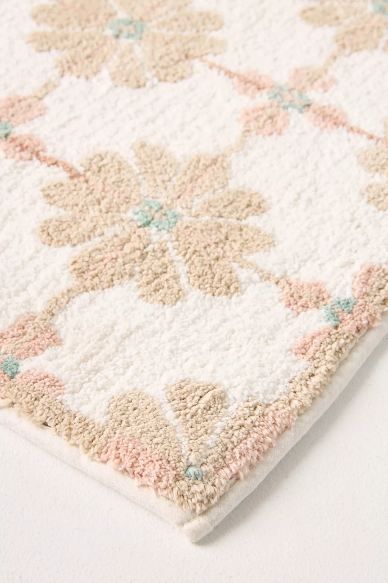 Daisy Tile Tufted Cotton Bath Mat - thumbnail 2