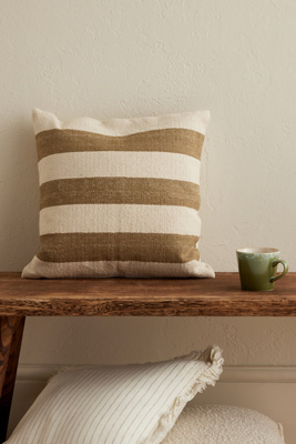 Coussin India Olive Stripe en chez Anthropologie - Ellenvale Interiors - Modalova