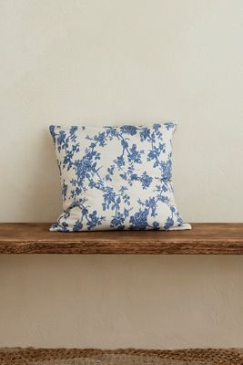 Coussin Floral Bleu Aria Ellenvale Interiors