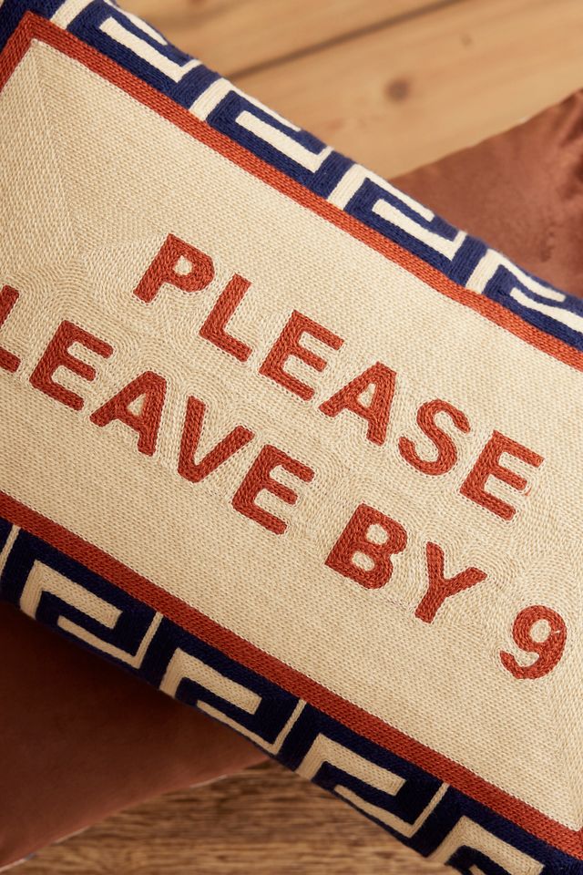 Le Coussin The Pillow Drop Veuillez Partir Avant Neuf Heures #1