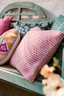 Coussin tissé d'intérieur/extérieur en chevron en taille: 18" sq chez - Anthropologie - Modalova