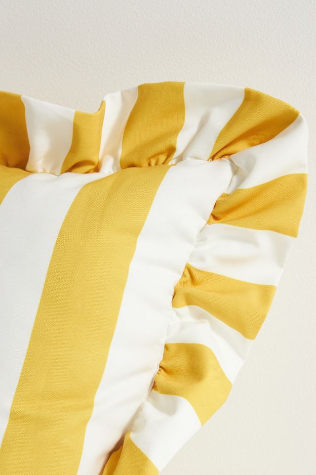 Coussin d'intérieur/extérieur à volants rayé Maeve #2