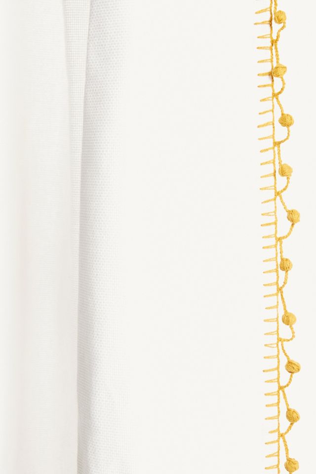 Pommed Regina Curtain #1