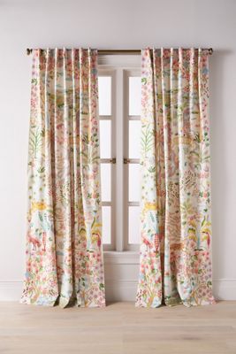 Pallido Curtain