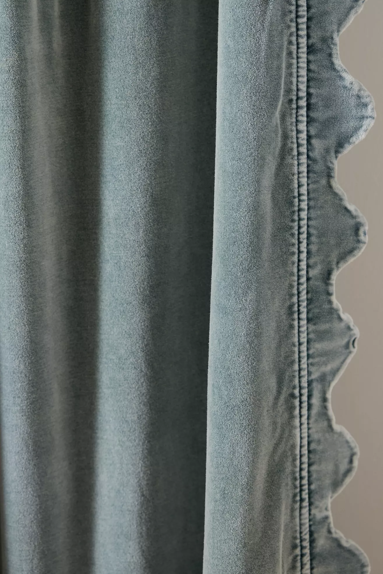 Trova Velvet Scalloped-Edge Curtain - thumbnail 4