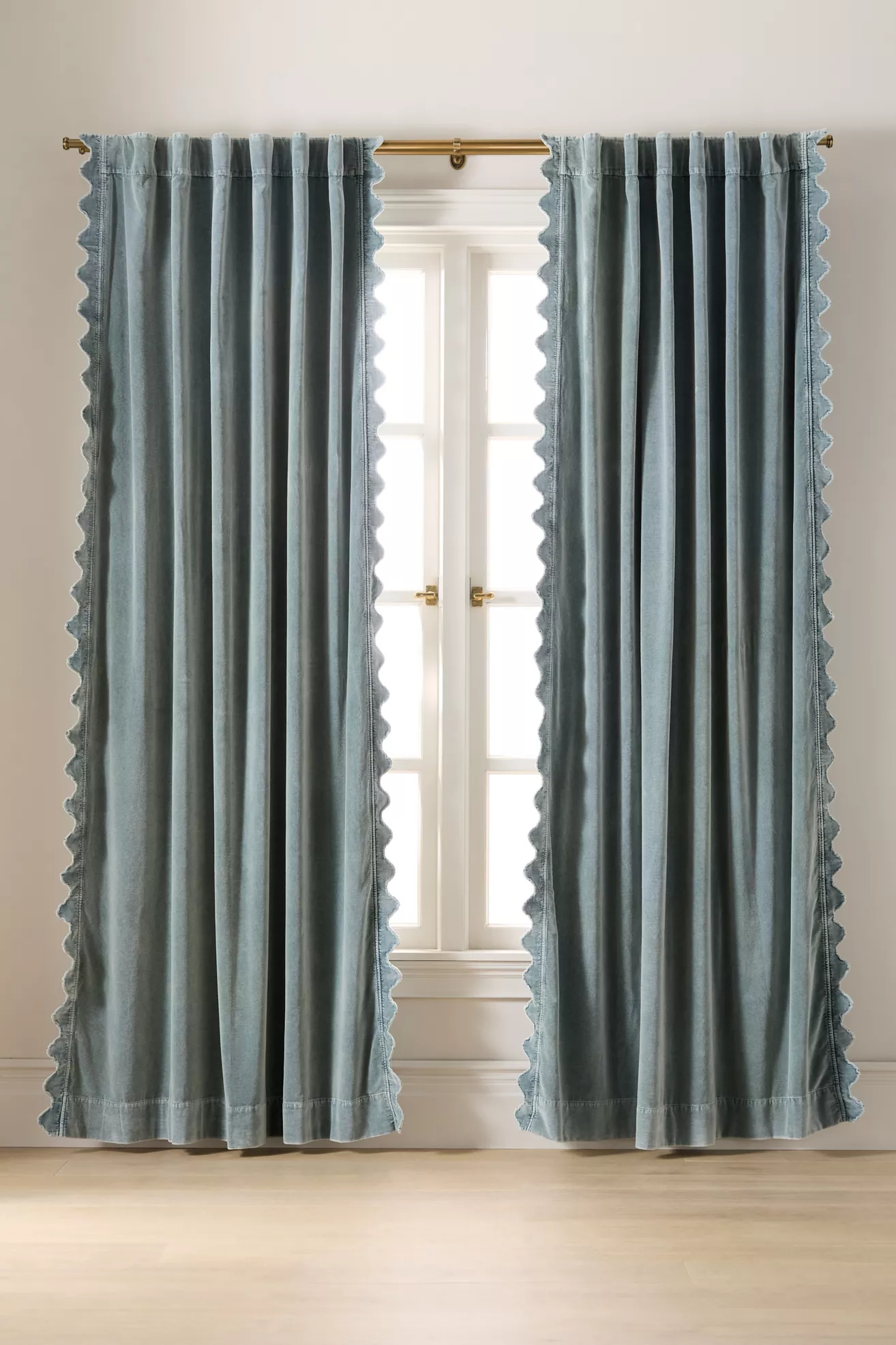 Trova Velvet Scalloped-Edge Curtain - thumbnail 3
