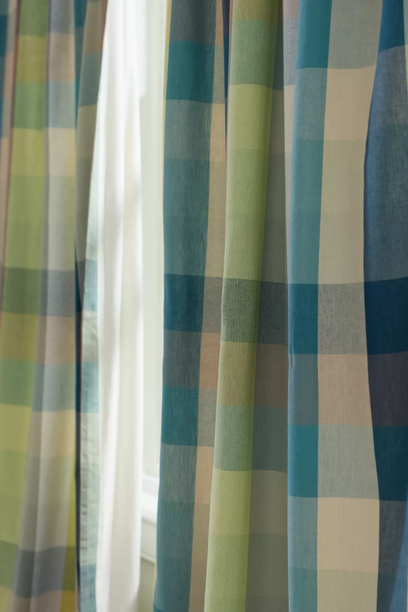 Woven Semi-Sheer Cotton Plaid Curtain - thumbnail 5