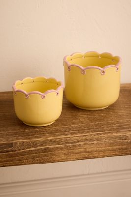 Scalloped Ceramic Planter 