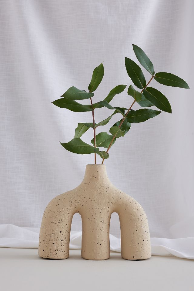 Betty & Mojo Sculptural Cement Vase | Anthropologie UK