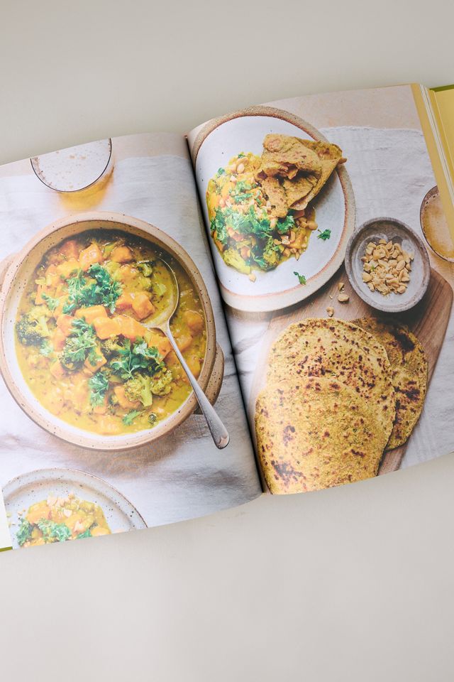 The Capsule Kitchen: 12 Core Ingredients, Endless Combinations Book #2