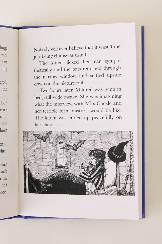 The Worst Witch: Puffin Clothbound Classics #3