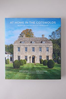 At Home in the Cotswolds: Geheimnisse des englischen Landhaus-Stils Buch