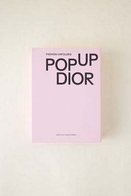 Fashion Unfolded: Pop-Up Book