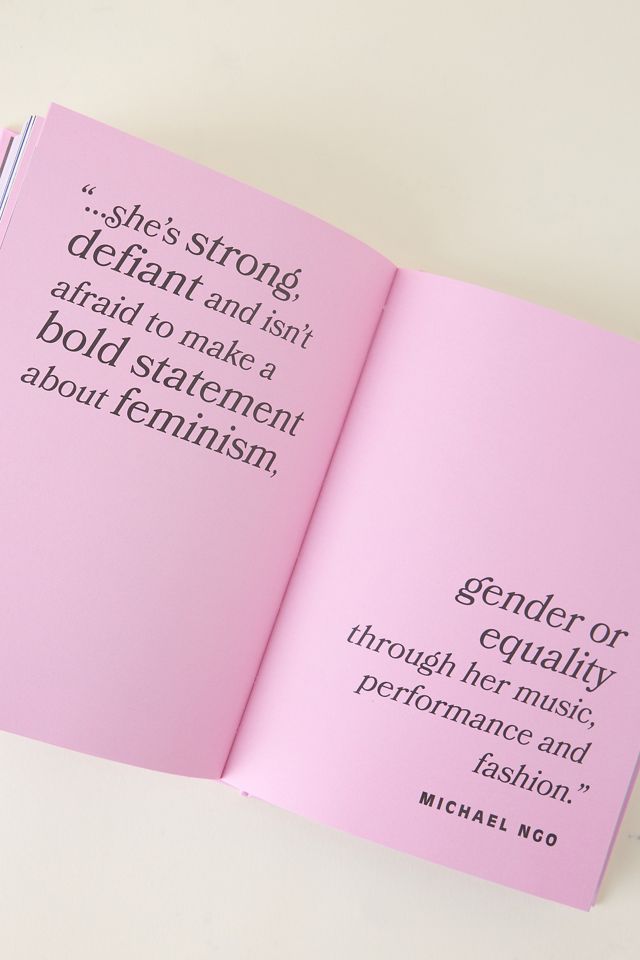 Icons of Style: Ariana Grande Book #1