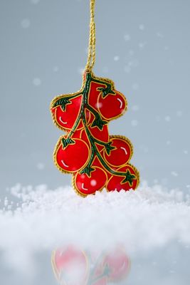 Décoration brodée tomates en grappe studio THIE