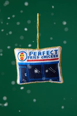 Décoration brodée Chicken Shop studio THIE