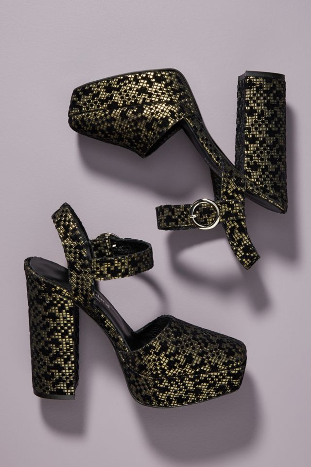 Charles David Roan Platform Sandals