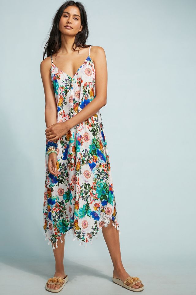 With form-fitting silhouettes stated in bold florals, contrasting