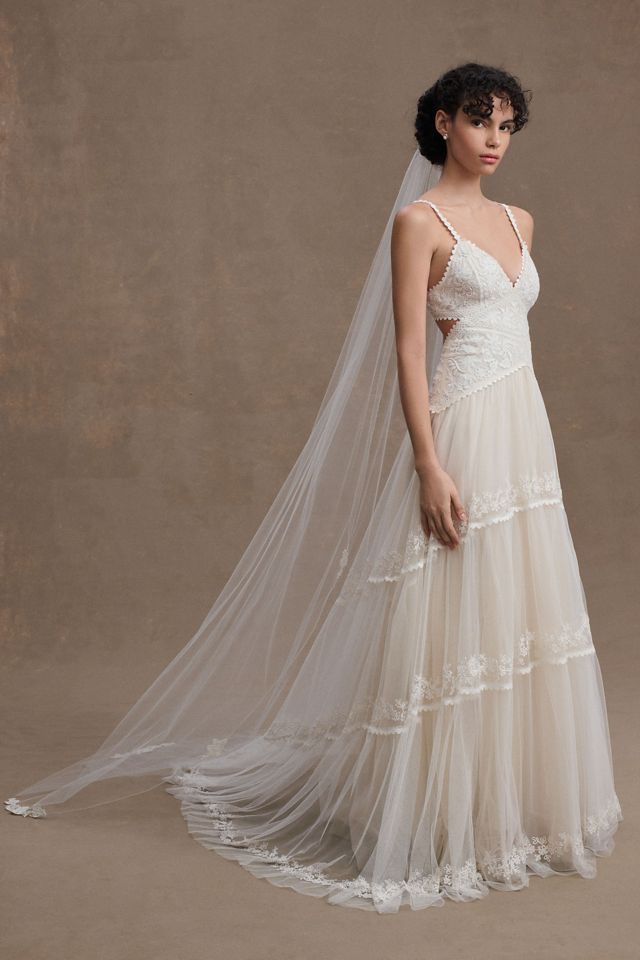 PARIS by Debra Moreland Cambrai Chapel Veil | Anthropologie display picture 3