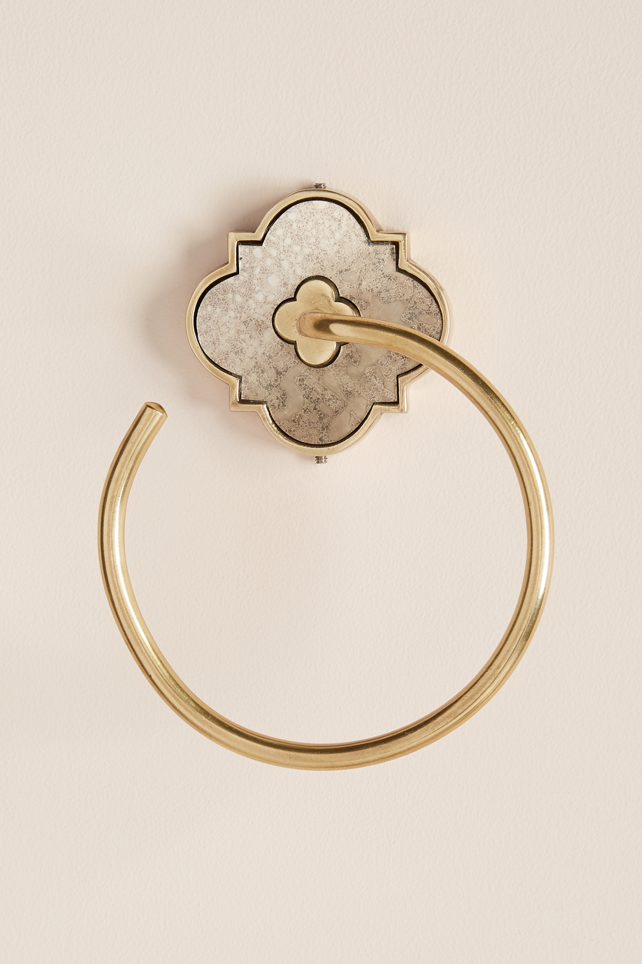 Vera Towel Ring