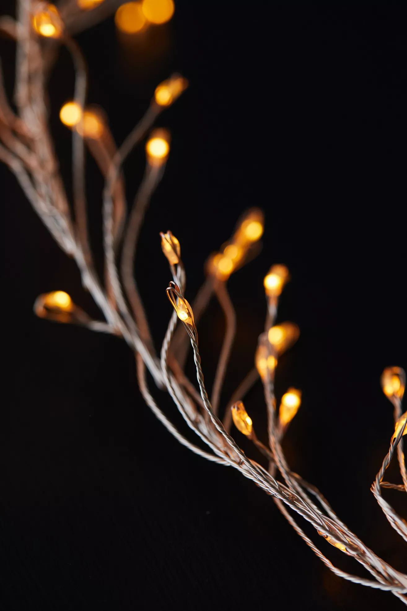 Stargazer Climbing Vine Garland - thumbnail 3
