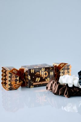 Trío de Scrunchies Grandes Beau de Seda Pura Slip en Caja de Regalo